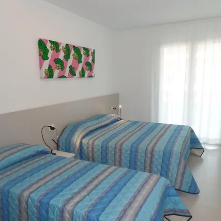 Bright With Rooftop Pool * Μπιμπιόνε