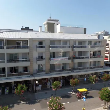 Bright With Rooftop Pool 비비오네